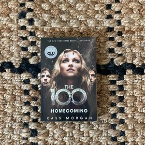BOOK “The 100 Homecoming” 3rd book in series by Kass Morgan